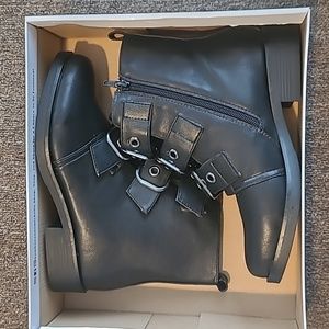 Bamboo black suede ankle boots size 7.5 NEW